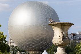 Installation of the Olympic cauldron at the Tuileries - Paris