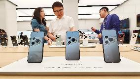 Huawei Largest Flagship Store in Shanghai