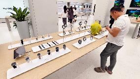 Huawei Largest Flagship Store in Shanghai