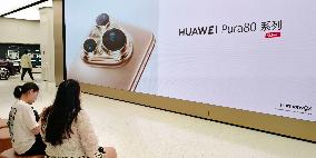 Huawei Largest Flagship Store in Shanghai