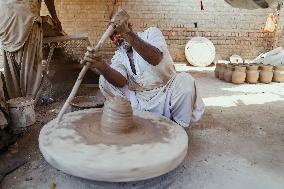 Hyderabad Potter at Work - Pakistan