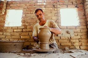 Hyderabad Potter at Work - Pakistan