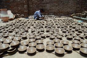 Hyderabad Potter at Work - Pakistan