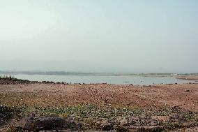 Pakistan Heat Strains Water Resources - Pakistan