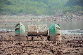 Pakistan Heat Strains Water Resources - Pakistan
