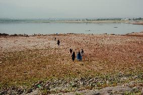 Pakistan Heat Strains Water Resources - Pakistan