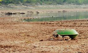 Pakistan Heat Strains Water Resources - Pakistan