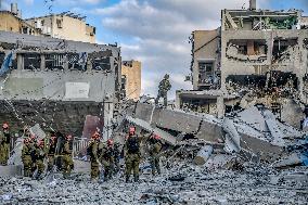 Iran Ballistic Missiles Attack on Israel - Tel Aviv
