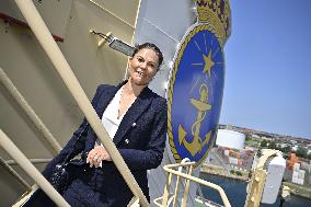 CROWN PRINCESS VICTORIA ICEBREAKER ODEN