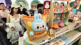 POP MART Labubu