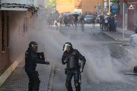 Metal Strike Disrupts Cadiz Roads and Commuter Trains - Spain