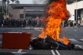 Metal Strike Disrupts Cadiz Roads and Commuter Trains - Spain