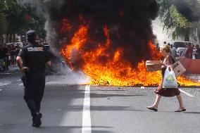 Metal Strike Disrupts Cadiz Roads and Commuter Trains - Spain