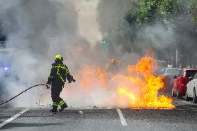 Metal Strike Disrupts Cadiz Roads and Commuter Trains - Spain