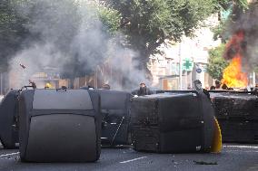 Metal Strike Disrupts Cadiz Roads and Commuter Trains - Spain