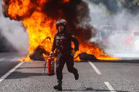 Metal Strike Disrupts Cadiz Roads and Commuter Trains - Spain