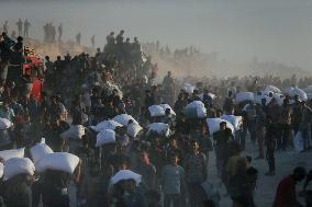 Flour Aid Reaches Gaza Residents