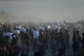Flour Aid Reaches Gaza Residents