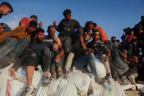 Flour Aid Reaches Gaza Residents