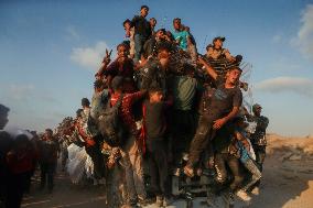 Flour Aid Reaches Gaza Residents