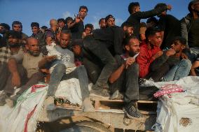 Flour Aid Reaches Gaza Residents