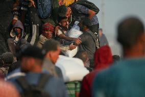 Flour Aid Reaches Gaza Residents
