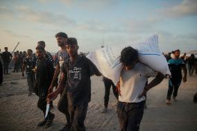 Flour Aid Reaches Gaza Residents