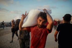 Flour Aid Reaches Gaza Residents
