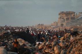 Flour Aid Reaches Gaza Residents