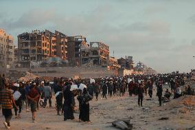 Flour Aid Reaches Gaza Residents