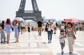 Heatwave Illustration - Paris