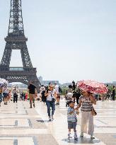 Heatwave Illustration - Paris