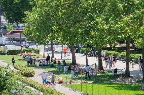 Heatwave Illustration - Paris