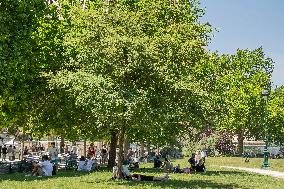 Heatwave Illustration - Paris