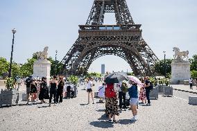 Heatwave Illustration - Paris