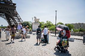 Heatwave Illustration - Paris