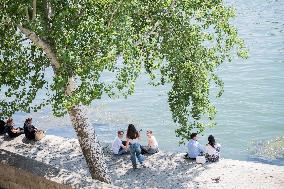 Heatwave Illustration - Paris