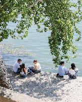 Heatwave Illustration - Paris