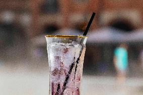 Illustration - Cooling Down on A Hot Day - Montauban