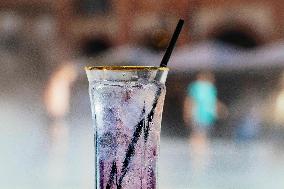 Illustration - Cooling Down on A Hot Day - Montauban