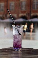 Illustration - Cooling Down on A Hot Day - Montauban