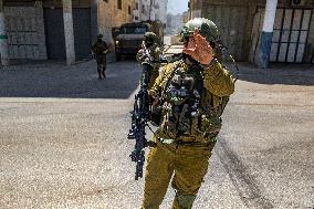 Nablus Israeli Soldiers Explode Blacksmith Shop - West Bank