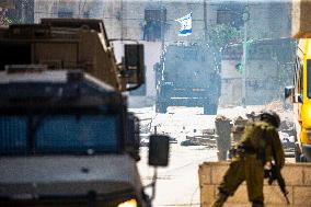 Nablus Israeli Soldiers Explode Blacksmith Shop - West Bank