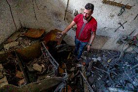 Nablus Israeli Soldiers Explode Blacksmith Shop - West Bank
