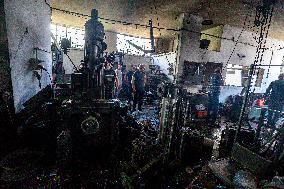 Nablus Israeli Soldiers Explode Blacksmith Shop - West Bank