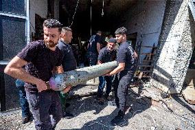 Nablus Israeli Soldiers Explode Blacksmith Shop - West Bank