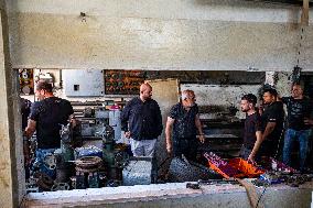 Nablus Israeli Soldiers Explode Blacksmith Shop - West Bank