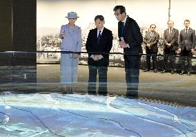 Emperor, empress visit Hiroshima