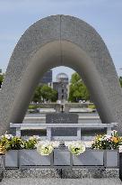 Emperor, empress visit Hiroshima
