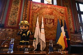Tour de France dictation at the City Hall in Paris - FA
